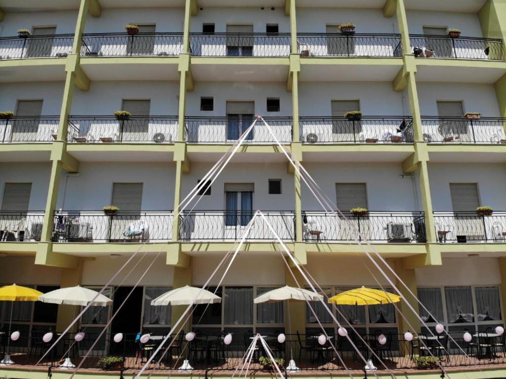Hotel Ines Cesenatico Exterior foto