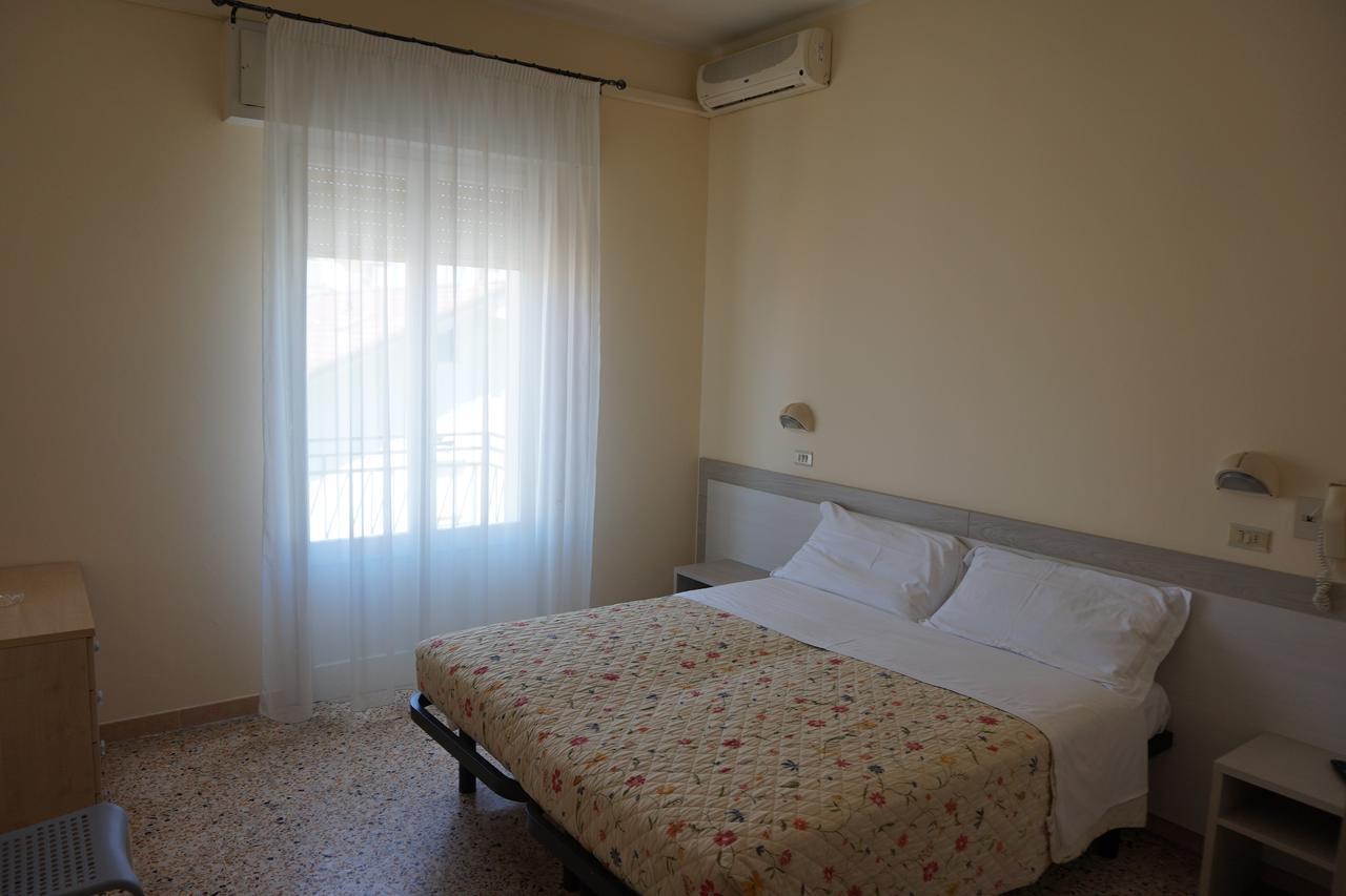Hotel Ines Cesenatico Exterior foto
